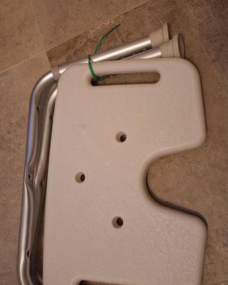 sgabello da bagno regolabile in altezza