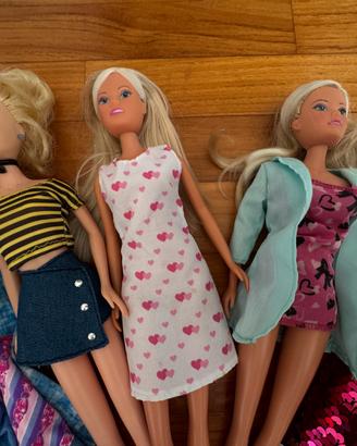 Lotto bambole tipo barbie con abiti