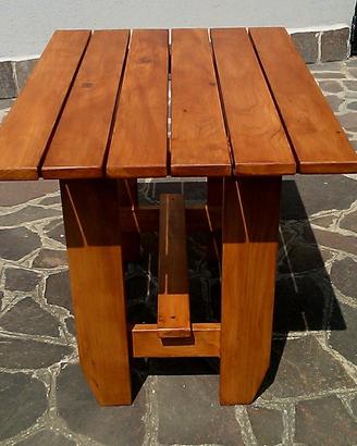 Tavolo in pino a liste