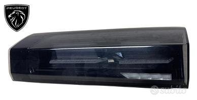 STOP POSTERIORE DESTRO A LED INTEGRATO NEL PORTELL