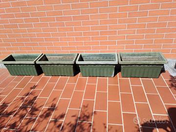 4 Fioriere da giardino in plastica
 30 x 30x 60