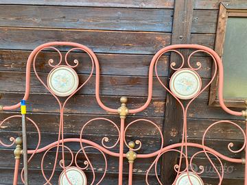 Letto antico in ferro battuto