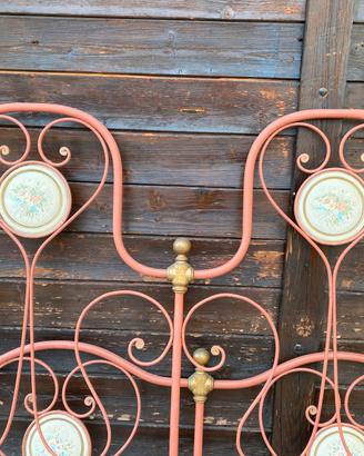 Letto antico in ferro battuto