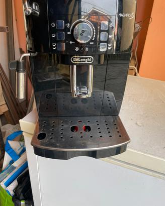 Macchina caffè De Longhi magnifica s