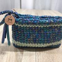 Pochette realizzata all'uncinetto a mano