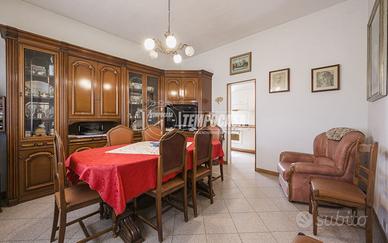 VILLA MONOFAMILIARE CON GIARDINO E MAGAZZINI