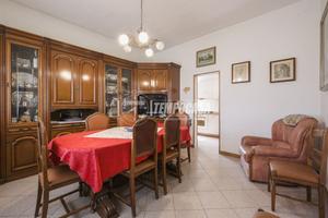 VILLA MONOFAMILIARE CON GIARDINO E MAGAZZINI