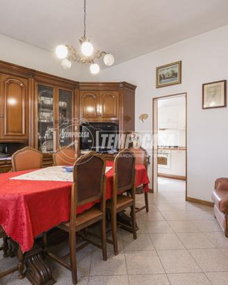 VILLA MONOFAMILIARE CON GIARDINO E MAGAZZINI