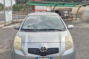 Uniproprietario. Toyota Yaris 1.0 benzina, anno lu