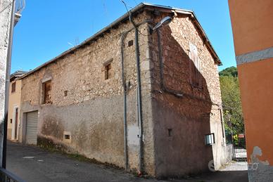 Casa bilocale con rustico e giardino