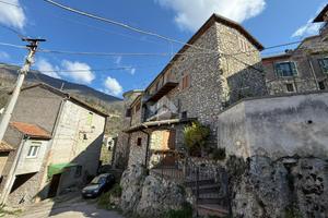 CASA SEMINDIPENDENTE A PIGLIO