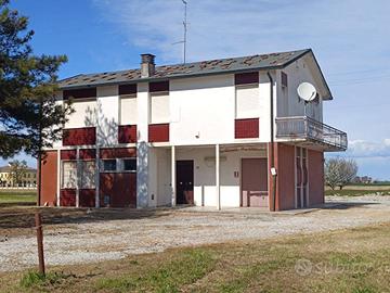 Casa indipendente di 288 m² con più di 5 locali e 