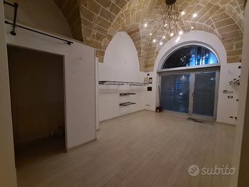 Locale commerciale di charme con volte in pietra