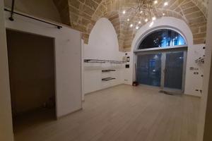 Locale commerciale di charme con volte in pietra