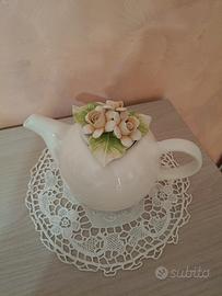 Teiera con coperchio in ceramica Capodimonte 