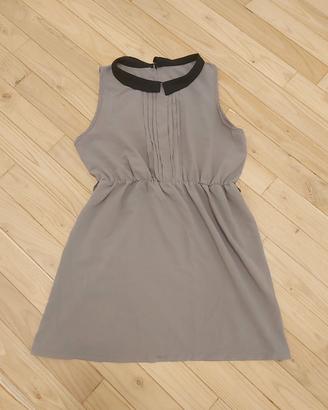 Vestito beige stretto in vita