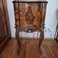 Comodini d'epoca in coppia 