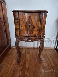 Comodini d'epoca in coppia 