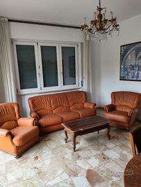 Salotto in VERA PELLE divano, 2 Poltrone e tavolo