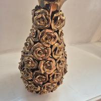 Vaso con rose dorate Kare design
