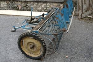 Rastrello meccanico fieno girafieno