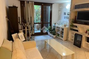 VILLA A SCHIERA A ALTOPASCIO