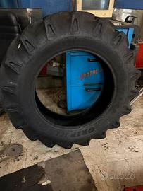 Coppia pneumatici gomme trattore 13.6-28