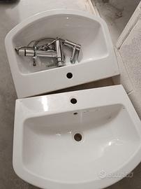 Due lavaBi lavandini nuovi con rubinetteria 