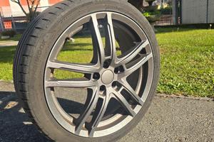 gomme e cerchi 225 40 R18
