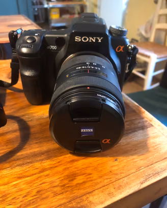 Sony Alpha 700+teleobiettivo Carl Zeiss