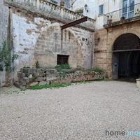 Ugento centro storico 700 mq con volte a stella