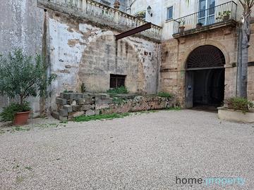 Ugento centro storico 700 mq con volte a stella