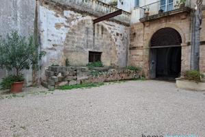 Ugento centro storico 700 mq con volte a stella