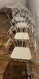 tavolo con quattro poltroncine in ferro