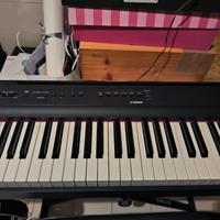 Yamaha piano P125