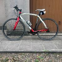 Bicicletta gravel Fishbone carbonio