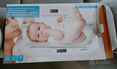 Bilancia pesa neonato