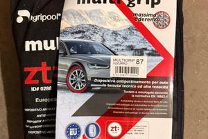 Calze da neve  per auto mai usate . NUOVE