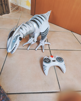 Dinosauro telecomandato