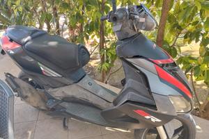Aprilia SR 50 per ricambi / Non funzionante 