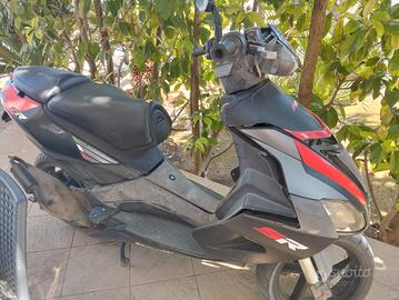 Aprilia SR 50 per ricambi / Non funzionante 