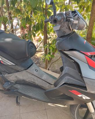 Aprilia SR 50 per ricambi / Non funzionante 