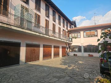 Trelocali in centro paese