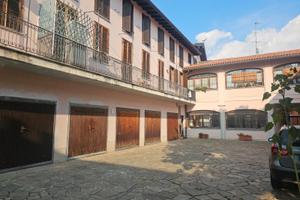 Trelocali in centro paese