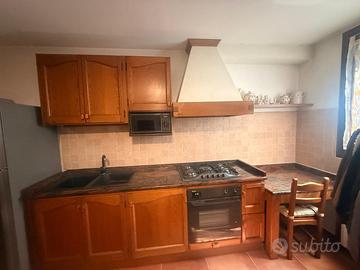 Cucina con piano in granito