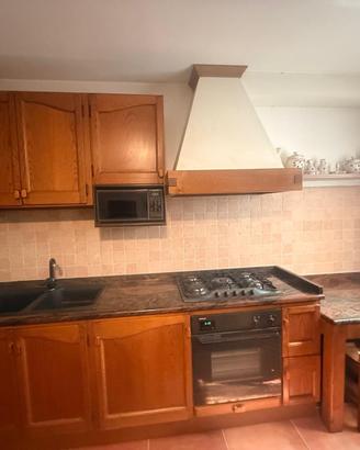 Cucina con piano in granito