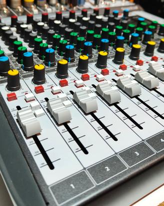 Mixer Soundcraft Signature 12 MTK