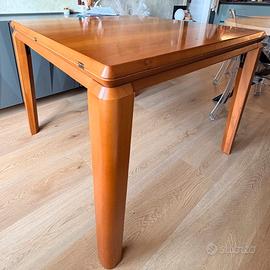 Tavolo in legno allungabile