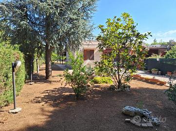 VILLA A SCHIERA D'ANGOLO A CASSANO DELLE MURGE