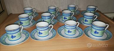 Servizio completo da caffé con relativi piattini